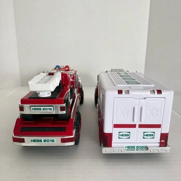 Hess Ambulance and Rescue Truck 2020/Hess Fire Truck and Ladder Rescue Set 2015 - Picture 7 of 17